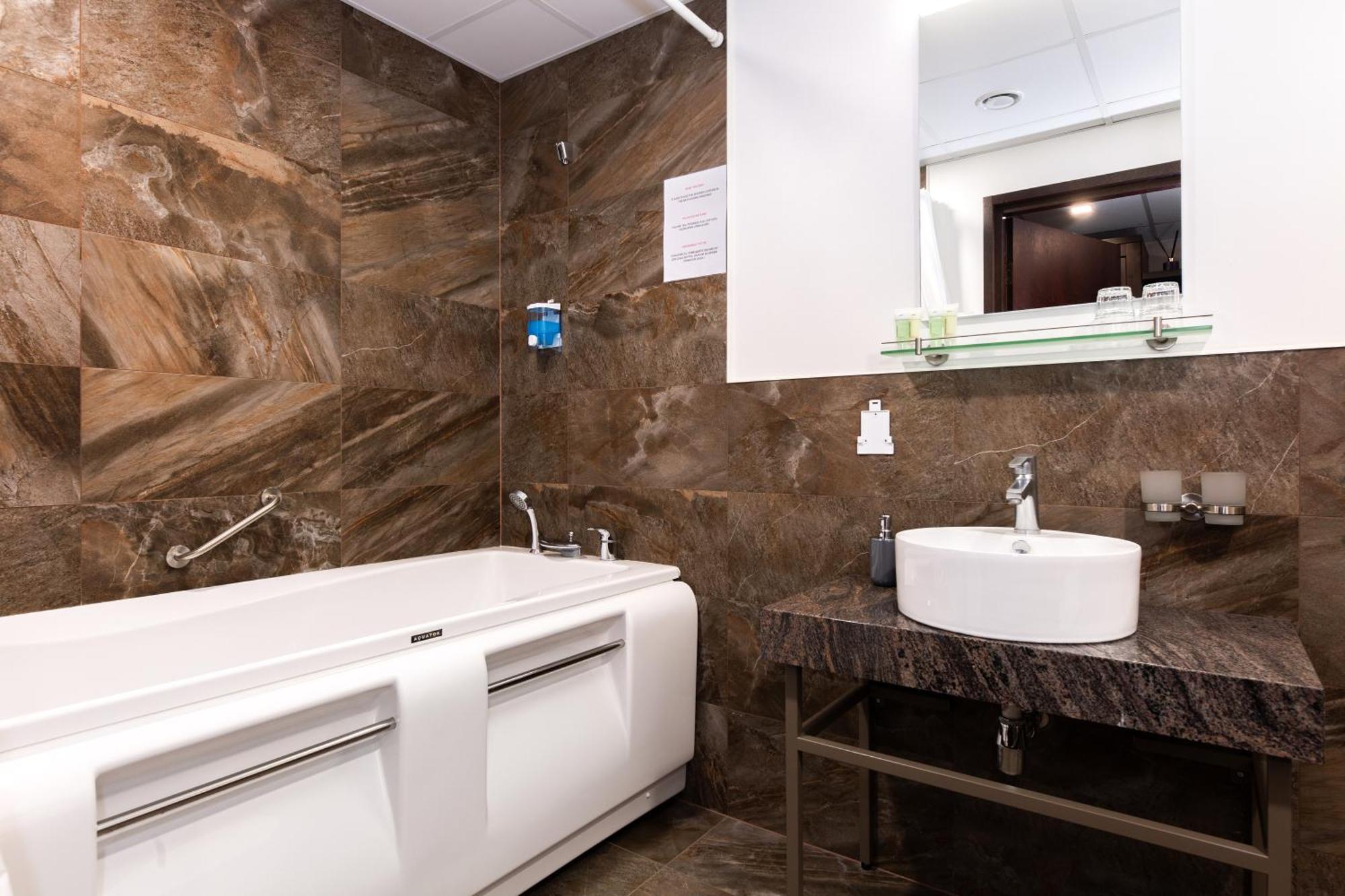 Adoryal Hotell تالين المظهر الخارجي الصورة